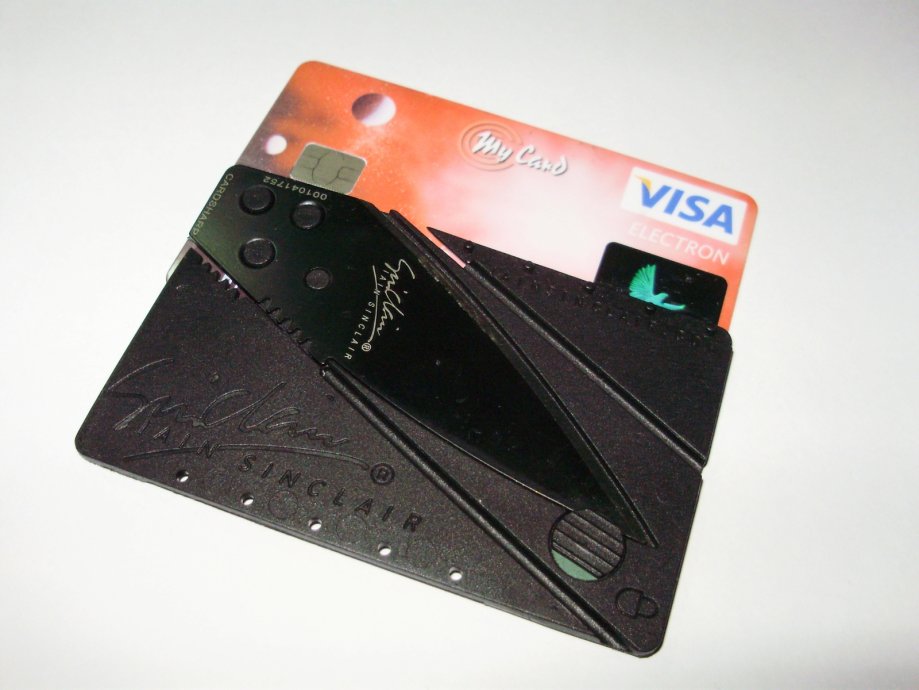 Cardsharp - Rasklopivi nož u veličini kreditne kartice (2 za 900din!)